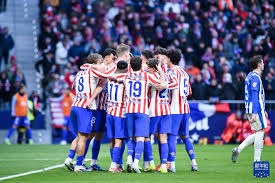 铃木一朗在比赛中对球具的极致爱护，展现了其对棒球运动的敬畏之心